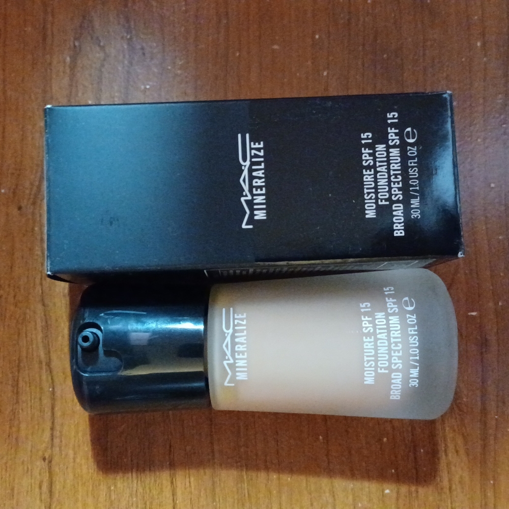 MAC Mineralize SPF 15 Foundation
